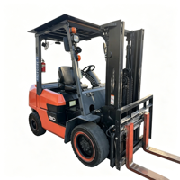 Chariot élévateur diesel japonais d'occasion modèle 8F de 3 tonnes, mât à trois sections de 4,5 mètres, déplaceur latéral hydraulique, pneus pleins, positionnement précis