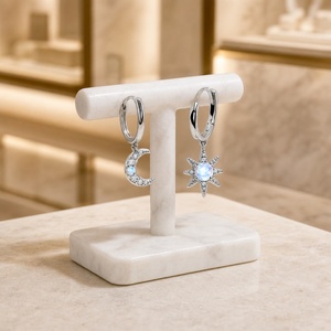 Pendientes de Aro Celestiales de Plata de Ley 925 con Piedra Lunar, Aros Huggie con Dijes de Luna y Estrella, Regalo Delicado para Mujer - Product Image 2