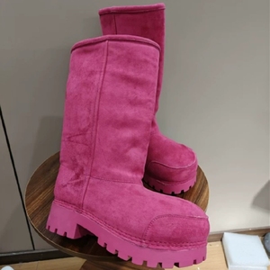 מגפי שלג חורפיים בהתאמה אישית סיטונאיים, מגפי יוקרה חמים עד הברך לנשים, ורודים, סוליה עבה, זמש ופרווה - Product Image 2