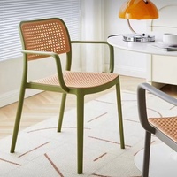 Chaise de jardin en plastique PP de conception italienne en gros pour café et restaurant