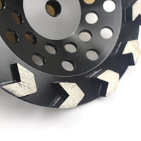 Meule diamantée de 7 pouces (180 mm) à segments en forme de flèche pour la préparation des surfaces en béton