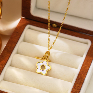 สร้อยคอสแตนเลสสตีล18K พร้อมจี้รูปดอกไม้สไตล์ฝรั่งเศส - Product Image 5