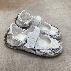 Zapatillas deportivas retro Mary Jane para mujer, con parte superior de malla transpirable, correa de velcro, plataforma de moda, zapatillas para caminar, soporte, venta al por mayor - Product Image 1