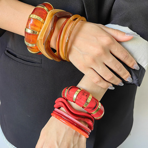 Đồ Trang Sức Thời Trang Thiết Lập <span class=keywords><strong>2025</strong></span> Cá Tính Độc Đáo Màu Sắc Hỗn Hợp Vòng Đeo Nhựa Không Thường Xuyên Hình Dạng Hình Học Acrylic Vòng Đeo Tay 6Pcs Thiết Lập - Product Image 1