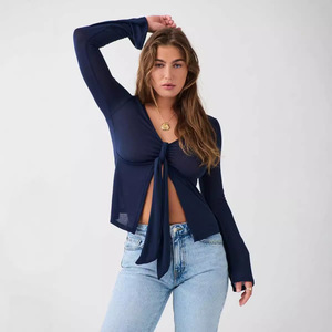 T-shirt à manches longues pour femme, coupe ajustée, couleur noire unie avec nœud à nouer sur le devant, pour le marché européen et américain - Product Image 2