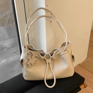 Bolso de Hombro Plisado de Diseño Nuevo 2025, Bolso de Mano de Cuero PU de Lujo, Suave, para Mujer, de Gran Capacidad, para Compras - Product Image 1