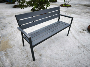 ม้านั่ง HDPE ทันสมัยพร้อมโครงอะลูมิเนียมแบบคลาสสิกสำหรับสวนกลางแจ้งหรือลานบ้านสไตล์โบราณ - Product Image 1