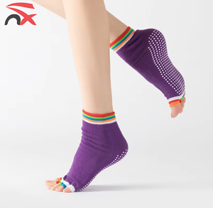 Promotion à Durée Limitée : Chaussettes de Yoga et Pilates Antidérapantes en Polyester à Cinq Doigts Exposés pour Sportifs - Product Image 5