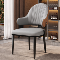 Chaise de salle à manger scandinave moderne en cuir PU avec pieds en métal pour la maison, le bureau et l'appartement – Conception durable