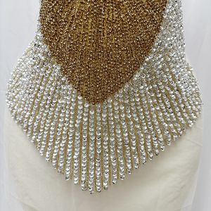 Popolare Applicazione in Strass Dorati per Corpetto, Patch Decorativa per Abiti da Cerimonia, Realizzata a Mano - Product Image 3