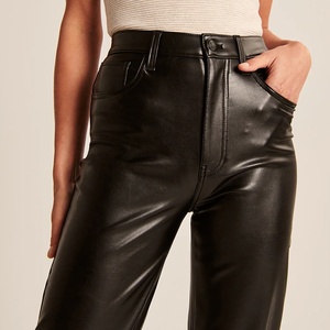 <span class=keywords><strong>Pantaloni</strong></span> <span class=keywords><strong>Neri</strong></span> da <span class=keywords><strong>Donna</strong></span> a Vita Alta in Ecopelle Lucida, Gamba Dritta, Effetto Bagnato, Slim Fit, in Pelle PU - Product Image 2