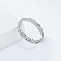 Bague en acier inoxydable torsadée 3 mm, fine et élégante, plaquée or 18 carats, empilable, pour femme, bijoux minimalistes pour tous les jours, cadeau