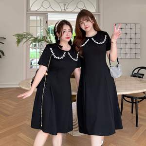 Robe en satin noir à manches courtes pour femmes grandes tailles, col Peter Pan, ornée de strass, style vintage, modèle N8391 - Product Image 2