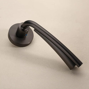 Manija de Puerta Redonda Negra Mate con Cerradura, Manija Interior con Acabado Negro Mate, Palancas Mecánicas Simétricas - Product Image 4