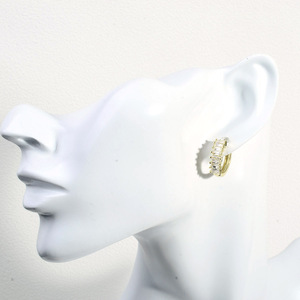 Orecchini a Cerchio Piccoli di Alta Qualità con Design a Cuore/Farfalla/Geometrico, Placcati in Oro 14K, con Zirconi Cubici, Sensazione Ghiacciata - Product Image 3