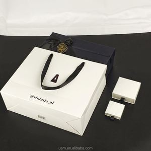Sac de shopping en papier kraft beige crème de luxe recyclé avec votre propre logo, ruban, poignée, nœud pour l'emballage cadeau, impression personnalisée - Product Image 6