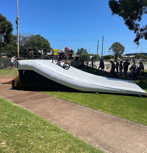 Tapis d'airbag de saut en pente en PVC pour le tapis d'airbag de ski d'atterrissage de vélo de cascadeur avec le <span class=keywords><strong>château</strong></span> gonflable de garantie de 2 ans de ventilateur - Product Image 5