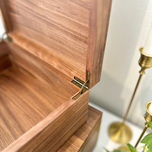 Caja de madera de lujo grabada personalizada recuerdos de nogal fotos joyería boda caja de regalo de madera grande - Product Image 3