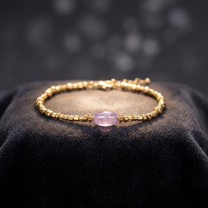 Bracelet artisanal Sstringz en laiton doré délicat non façonné avec perles de verre violet lavande, bijou de mode ajustable - Product Image 1