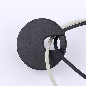 Cache-câbles rond en plastique noir de 35 mm pour gestion des câbles de bureau - Product Image 1