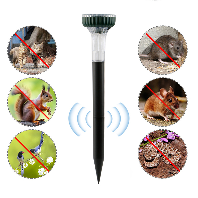 In Stock Waterproof Solar Repel Cats Snakes Mouse Ultrasonic Animal Repeller for Yards with Light Solar Outdoor Led Light