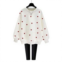 Sweater Rajut Lengan Panjang Putih dengan Cetakan Hati Merah, Kerah O-Neck Oversize, Atasan Kasual Pria