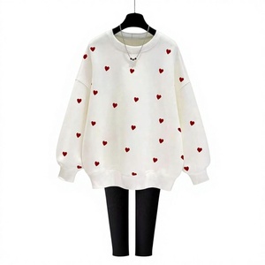 <b>White</b> <b>Long</b> <b>Sleeve</b> Knitted Sweatshirt With Red Heart Print Oversized O-Neck Casual Men's Top - Product Image 1