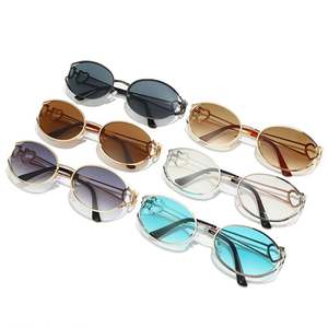 Gafas de Sol Redondas Y2K con Logotipo Personalizado, Diseño Retro Moderno 2025, Montura Metálica con Forma de Corazón, Protección UV400 para Mujer - Product Image 3