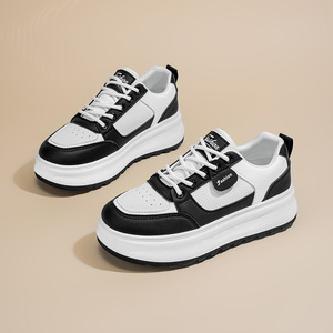 รองเท้าผ้าใบสีขาวระบายอากาศดีไซน์ใหม่ปี 2026 สำหรับผู้หญิง (เวอร์ชั่นเกาหลี) - รองเท้าพื้นหนาแบบหุ้มข้ออเนกประสงค์สำหรับออกกำลังกายและสวมใส่สบายๆ - Product Image 4