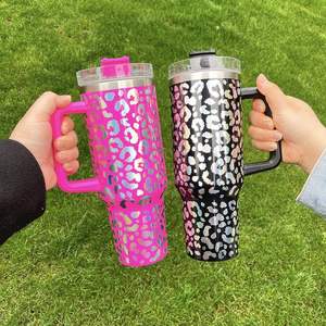 En stock : Gobelet isotherme léopard en acier inoxydable de 40 oz avec poignée, grande capacité, tasses à café à double paroi, imprimé léopard holographique - Product Image 4