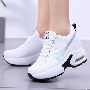 Xuanhui Nouvelle Collection <span class=keywords><strong>Baskets</strong></span> Décontractées Sportives Holographiques Respirantes à Talon Compensé Discret et Plateforme à Coussin d'Air pour Femme - Product Image 2