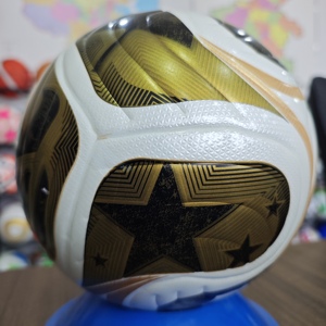 ลูกฟุตบอลคุณภาพสูง ขนาด 4/5 เย็บด้วย PU สำหรับฝึกซ้อมเยาวชนและผู้ใหญ่ - Product Image 4