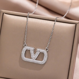 Set di Collana e <span class=keywords><strong>Orecchini</strong></span> di <span class=keywords><strong>Lusso</strong></span> a Forma di V per Donne, Nuova Collezione di Gioielli in Acciaio Inossidabile con Diamanti, Marche Famose - Product Image 3
