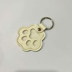 LLavero portátil de cuero PU para mascotas, llavero con forma de pata de gato, cachorro, llaveros de coche de cuero conmemorativo para mascotas - Product Image 5