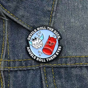 Broche mignonne en alliage de métal émaillé pour les occasions festives Graduation de Pâques-Design moulé à la main - Product Image 1