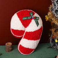 Prêt à expédier : Adorables jouets en peluche moelleux de bonhomme de pain d'épices avec canne à sucre, jouets en peluche de dessin animé, jouets pour machine à griffes pour magasin