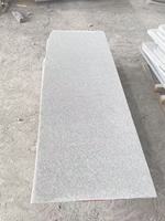 Granito G3765 de Baja Absorción de Agua, Previene la Efloresencia en Fachadas de Edificios