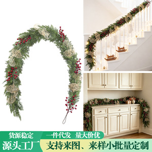 Guirlande de Noël Yan Ju en rotin, aiguilles de pin et baies rouges, 50 branches, décoration artificielle pour la maison, la table de fête, les murs et les cheminées - Product Image 4