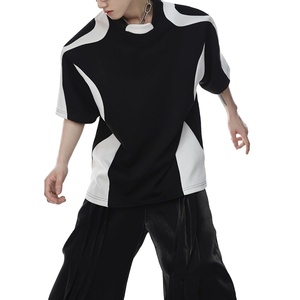 T-<span class=keywords><strong>shirt</strong></span> homme 2026 personnalisé à empiècements déstructurés, manches courtes, col rond, avec <span class=keywords><strong>épaulettes</strong></span> - Product Image 3