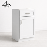 Armoire de rangement autoportante blanche avec tiroir, poignées métalliques et socle inférieur pour salle de bain, chambre et maison