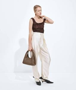 Bolso de hombro Bottega BV Travel Campana con silueta archivable en suave piel Intrecciato con cierre de lazo Veneta - Product Image 2