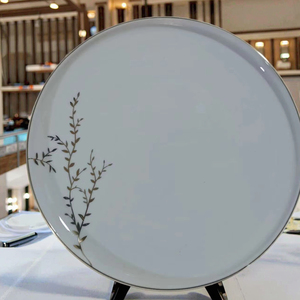 Assiette moderne simple en <span class=keywords><strong>porcelaine</strong></span> <span class=keywords><strong>de</strong></span> Chine dorée Design classique écologique pour la maison <span class=keywords><strong>et</strong></span> l'hôtel <span class=keywords><strong>Service</strong></span> <span class=keywords><strong>de</strong></span> <span class=keywords><strong>table</strong></span> <span class=keywords><strong>de</strong></span> Noël - Product Image 1