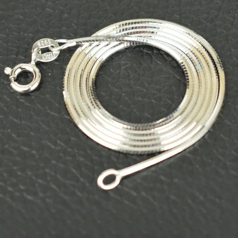 Plata 925 Cadena de serpiente octogonal Cadena de clavícula corta Collar largo de plata