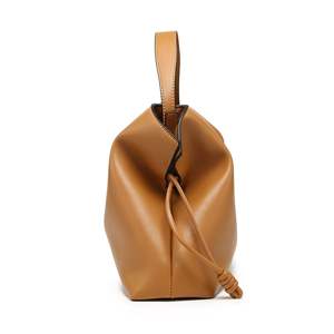 Nouveau Sac Seau Fourre-tout Personnalisé à Fermeture Éclair, Imperméable et Froncé, en Cuir PU, Design de Niche, Porté Épaule ou Bandoulière, pour le Quotidien, Sac Nuage Décontracté - Product Image 4