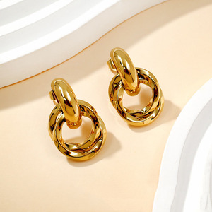 ต่างหูห้อยแบบมินิมอล EH111 ต่างหูสแตนเลสเคลือบทอง 18K PVD เครื่องประดับสำหรับผู้หญิงขายส่ง - Product Image 4