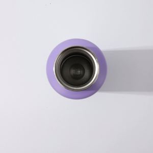 Botella de Agua Aislada de Acero Inoxidable Creativa con Tapa de Rosca Fácil de Abrir con una Sola Mano para Deportes al Aire Libre - Product Image 3