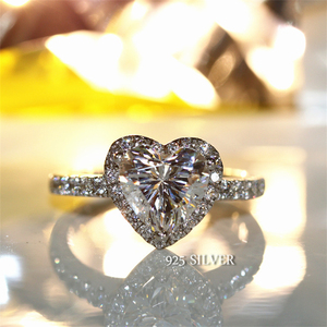 <span class=keywords><strong>Anello</strong></span> di Fidanzamento in Argento <span class=keywords><strong>925</strong></span> di Alta Qualità con Moissanite a <span class=keywords><strong>Cuore</strong></span> 1CT 6.5x6.5mm Colore D VVS1 per Donne Design Classico a <span class=keywords><strong>Cuore</strong></span> - Product Image 2