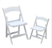 كراسي ويمبلدون قابلة للطي بيضاء اللون من الراتنج المبطن بالفينيل للحفلات والمناسبات والحدائق - Product Image 5