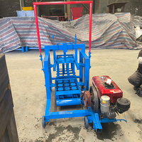 Petite machine manuelle vibrante à moteur diesel pour la fabrication de briques creuses en ciment, en vente à Haïti et aux États-Unis
