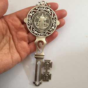 Colgante <span class=keywords><strong>de</strong></span> Puerta Estilo Religioso <span class=keywords><strong>San</strong></span> <span class=keywords><strong>Benito</strong></span> <span class=keywords><strong>de</strong></span> 12.7cm, <span class=keywords><strong>Medalla</strong></span> <span class=keywords><strong>de</strong></span> Protección y Bendición, Joyería Infantil <span class=keywords><strong>de</strong></span> Aleación con Piedra Principal <span class=keywords><strong>de</strong></span> Ópalo, DIY - Product Image 3